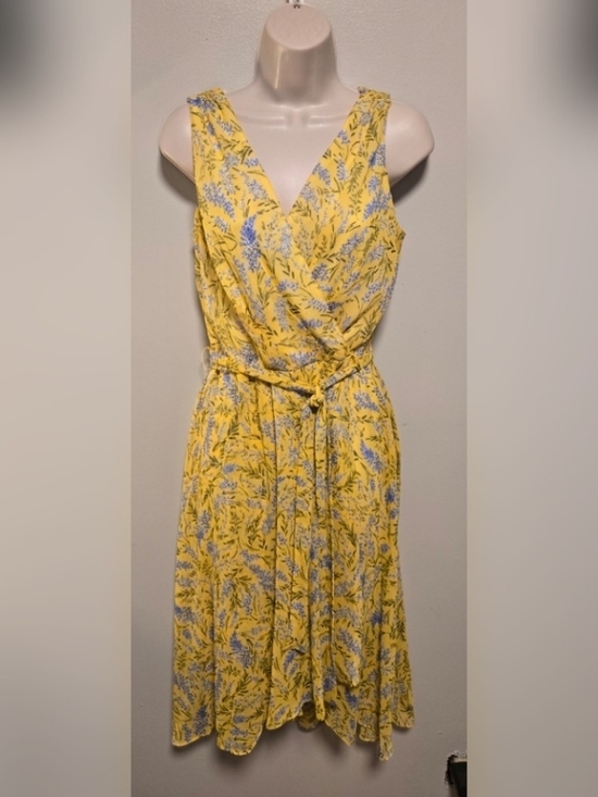 Tommy Hilfiger Dresses & Skirts - Tommy Hilfiger Faux Wrap Dress Size 6 🌞